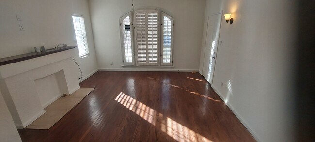 Foto del edificio - 2818 S Bronson Ave