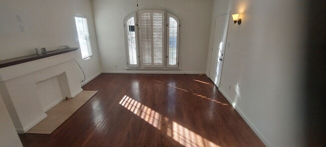 Building Photo - 2818 S Bronson Ave