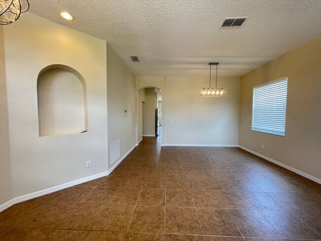 Building Photo - BEAUTIFUL 3 Bedroom with an Adjacent Offic...
