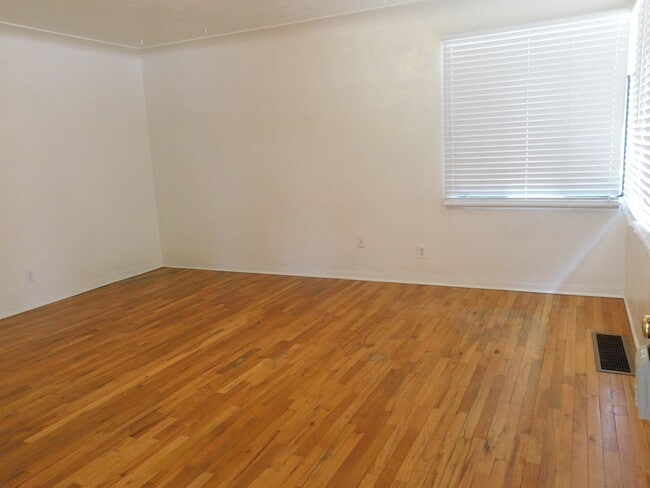 Photo - Close to CMU/St Mary's House