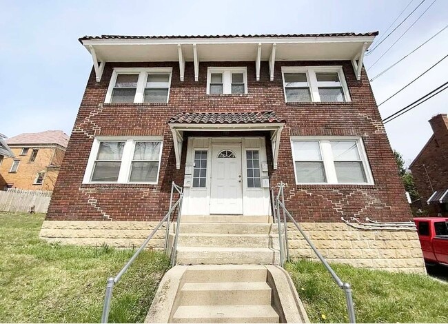 Building Photo - 221 Sterrett St