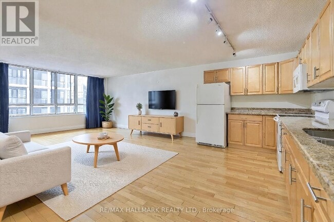 Photo du bâtiment - 633 Bay St.