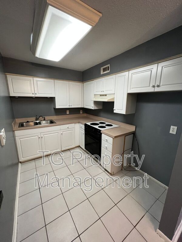 Foto del edificio - 402 Lower 8th Ave S