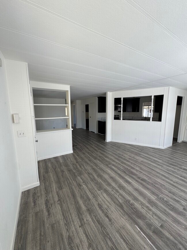 Foto del edificio - 24303 Woolsey Canyon Rd