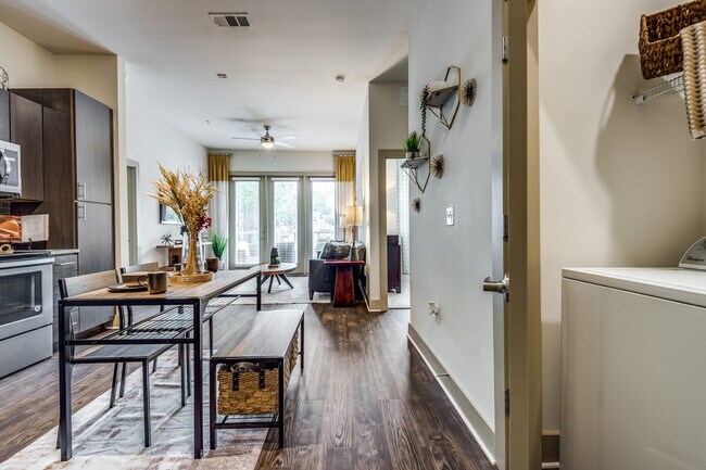 Foto del edificio - Ask About Our Multiple Specials – You Could Save Big!