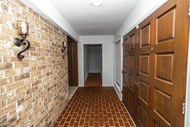 Foto del edificio - 16318 Shoal St