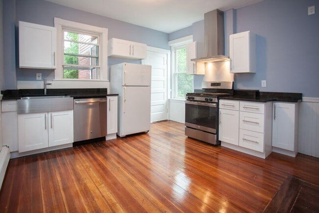 Building Photo - 207 Harvard St