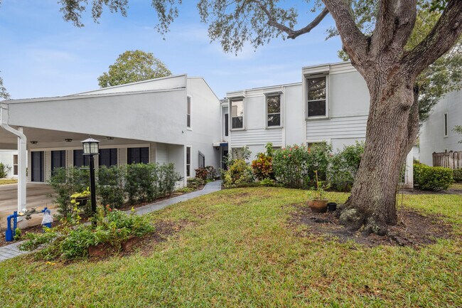 Foto del edificio - 6165 Old Court Rd