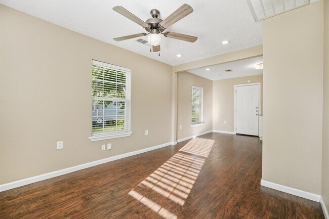 Foto del edificio - 2102 N Galveston Ave