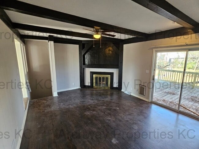 Building Photo - 1600 W Elm Terrace
