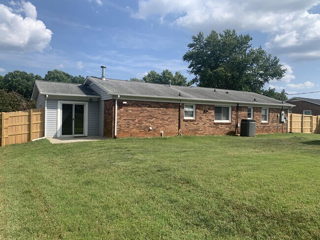 Building Photo - 2308 Swindon Ln