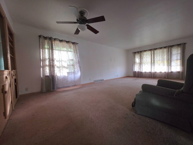 Building Photo - 2866 S 58th St