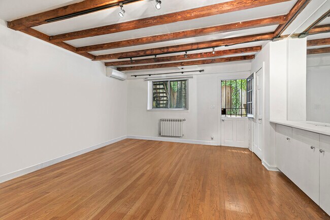 Foto del edificio - 250 E 33rd St