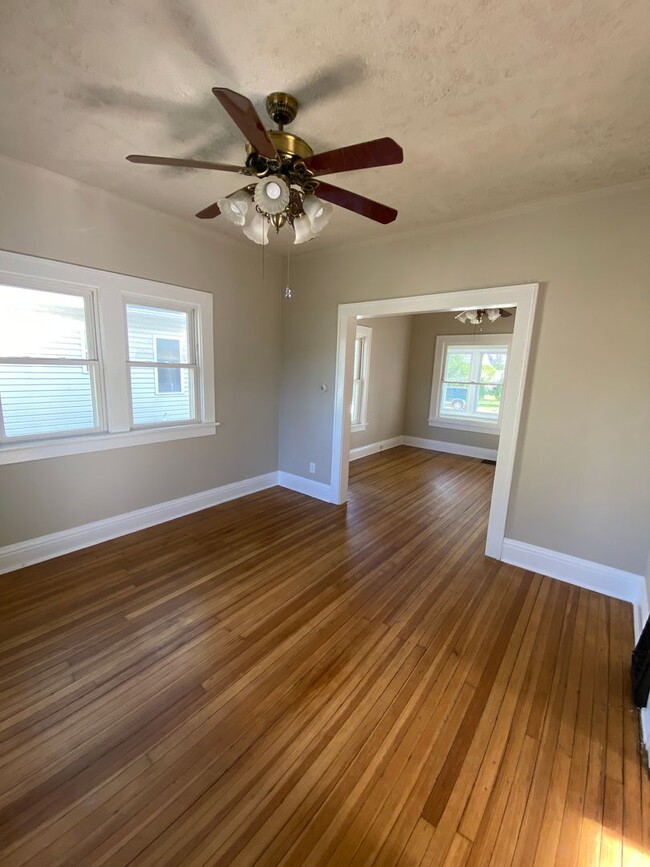 Foto del edificio - Updated 1 Bedroom Home with Garage
