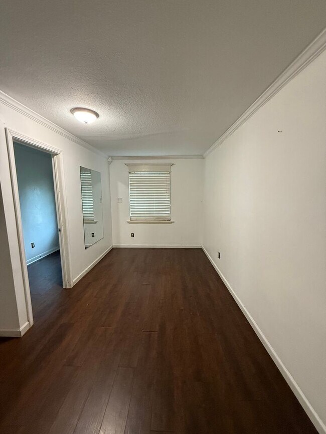 Foto del edificio - 3301 Thunderbird Ln