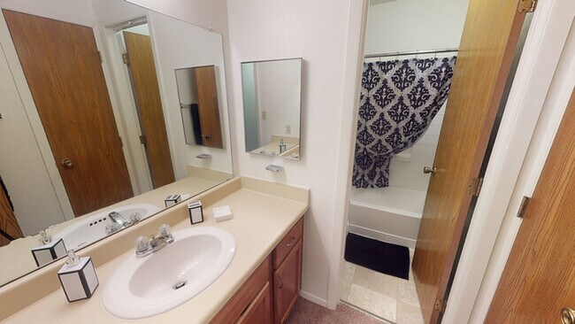 Building Photo - 1060 Sitting Bull Ct