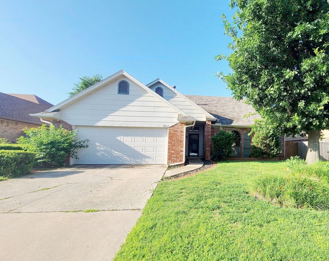 Primary Photo - Really awesome home in Edmond!