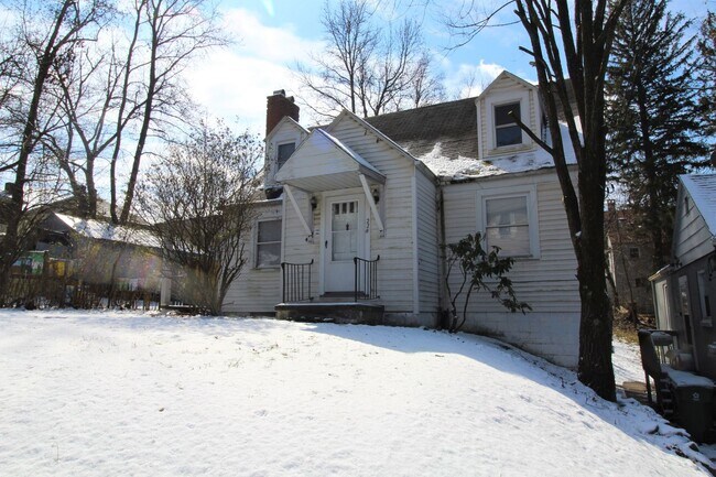 Foto del edificio - 228/230 Cornell Avenue