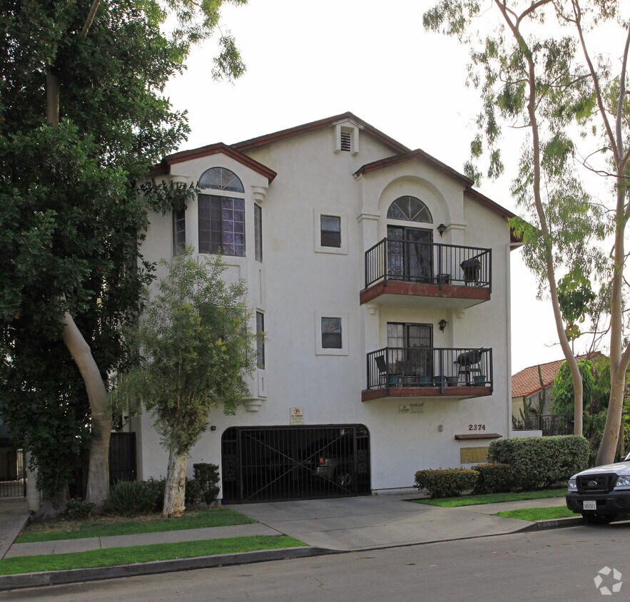 Building Photo - 2374 Cedar Ave