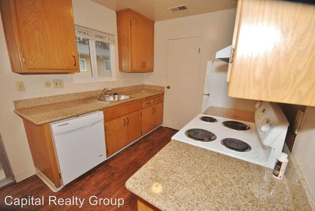 Building Photo - 1300 Palos Verdes Dr