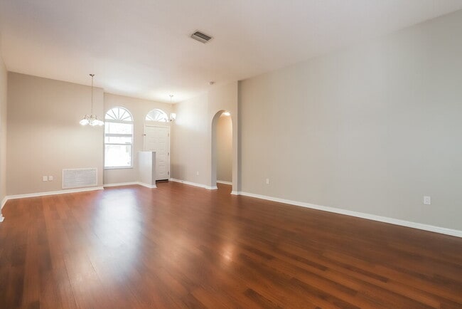 Building Photo - 3125 Summer House Dr