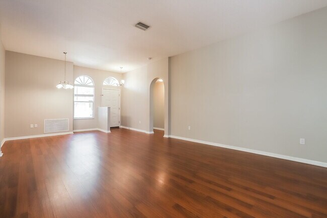 Foto del edificio - 3125 Summer House Dr