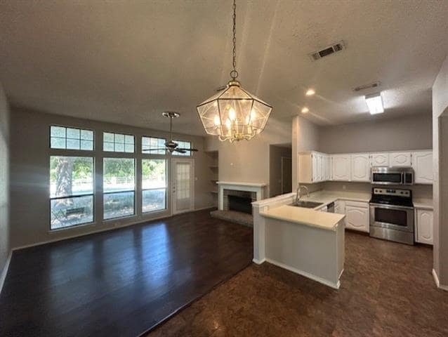 Foto del edificio - 7709 Radford Cir