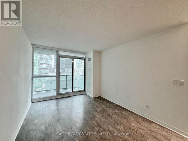 Photo du bâtiment - 25 Lower Simcoe St