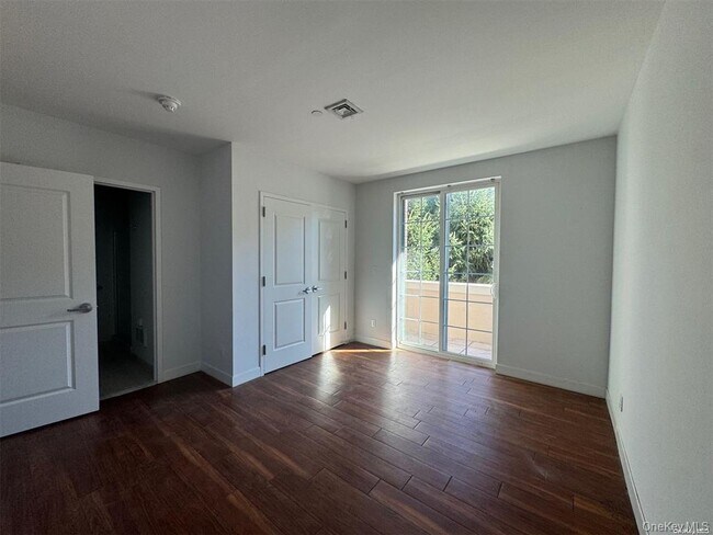 Foto del edificio - 425 New York Ave