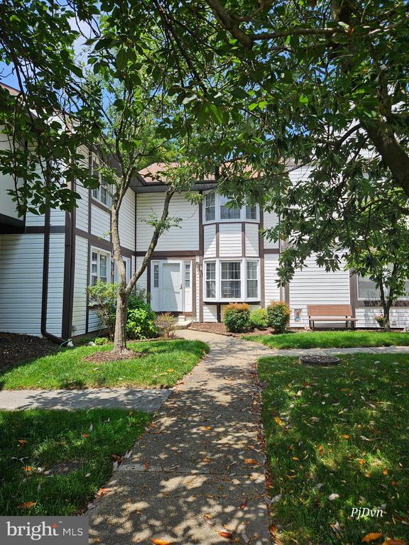 Foto del edificio - 284 Oakwood Village Ct