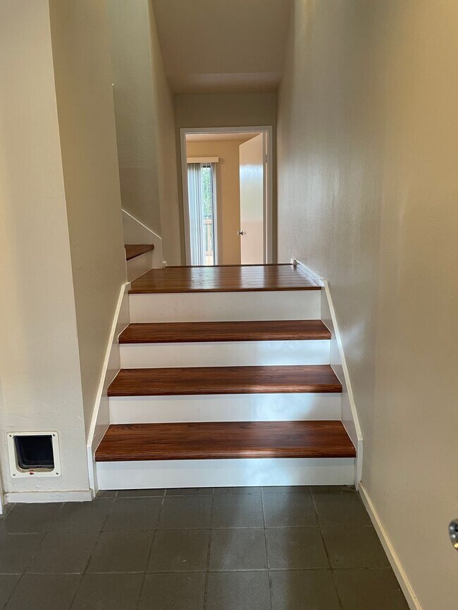 Foto del edificio - Newly Upgraded Spacious 3br with Decks, Laundry, Parking