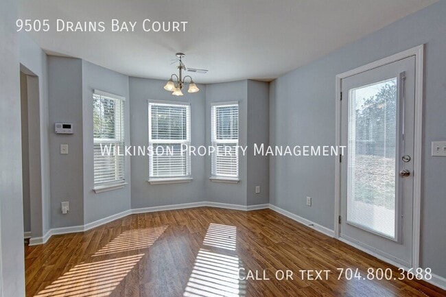 Foto del edificio - 9505 Drains Bay Ct