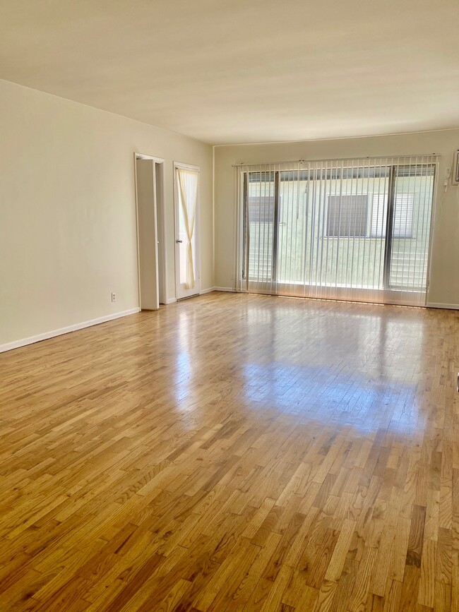 Foto del edificio - 1479 Rexford Dr