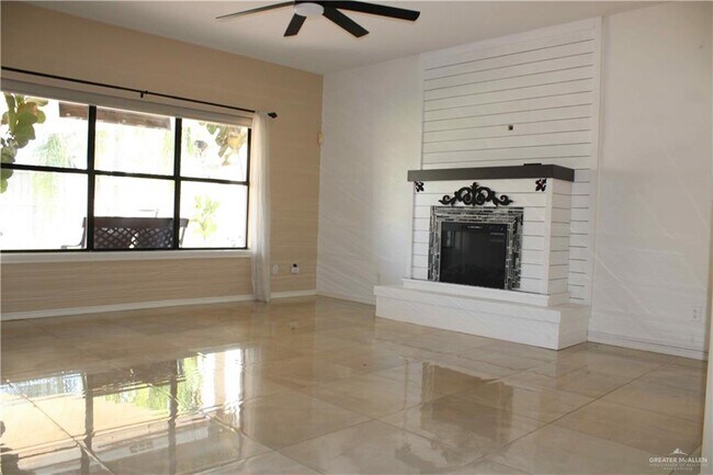 Building Photo - 22 Wisteria Ave