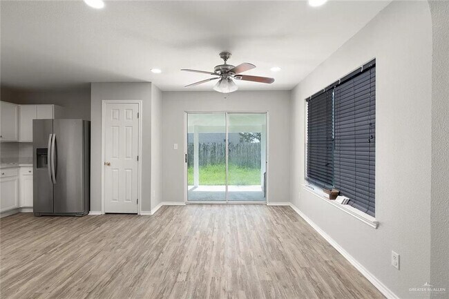 Foto del edificio - 2020 Andrea Ave