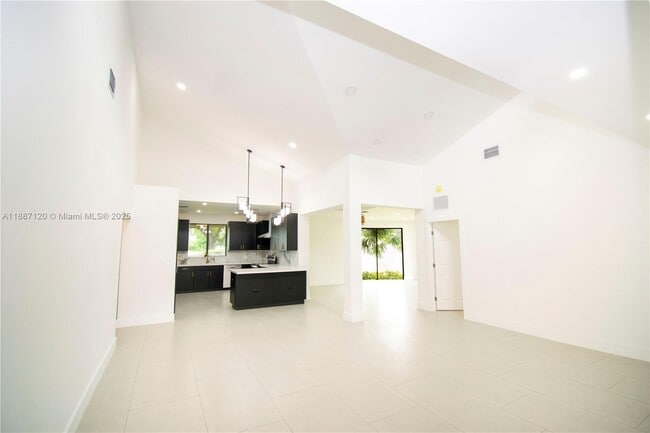 Foto del edificio - 8173 Silver Palm Ct