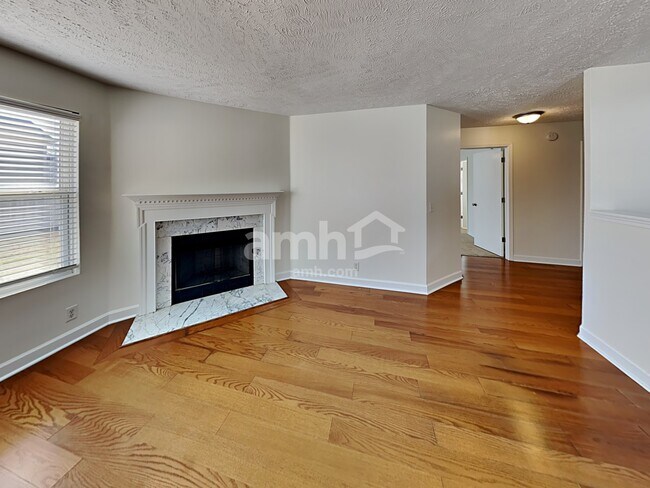 Foto del edificio - 1008 Montrose Dr