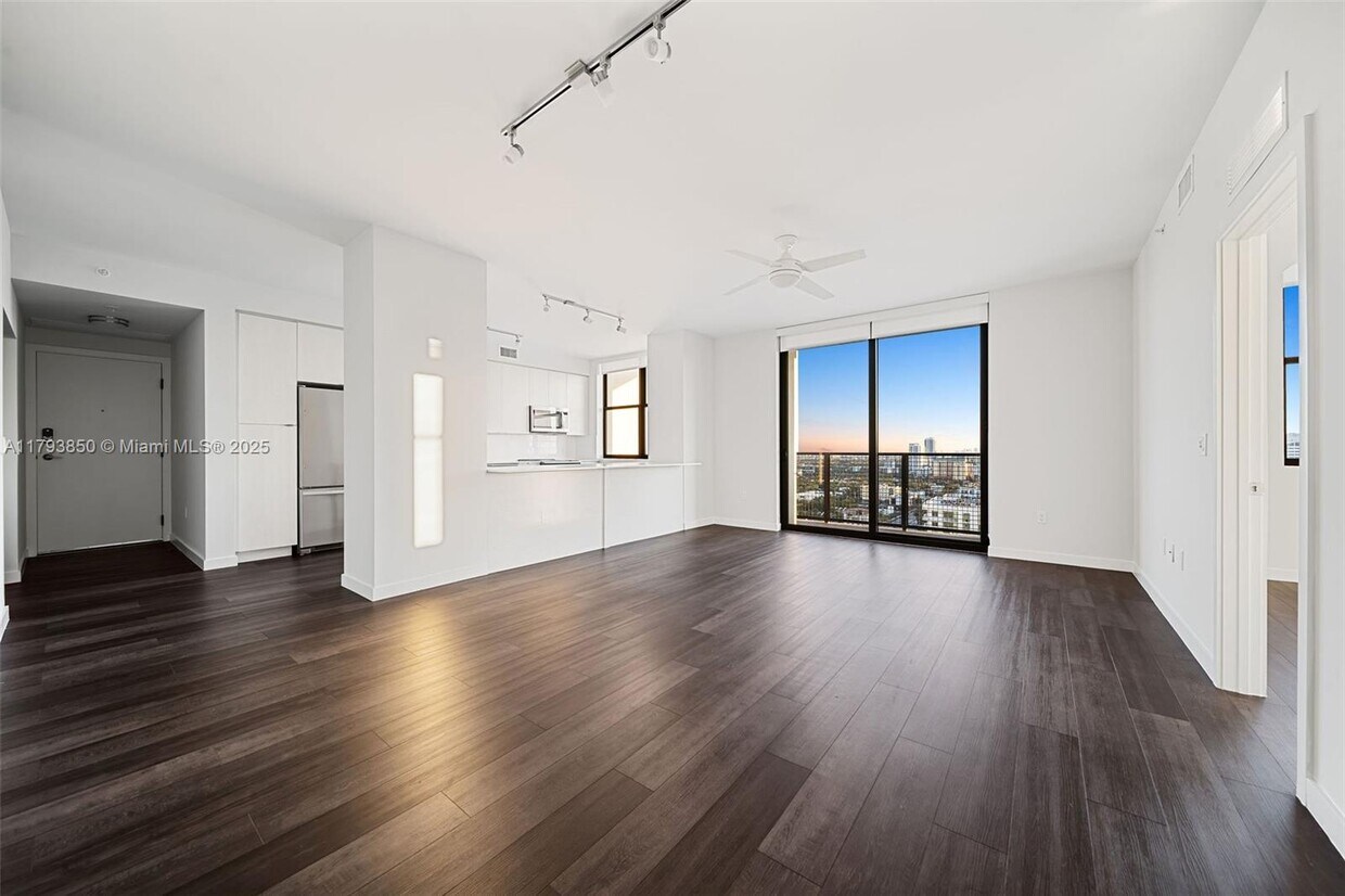 Foto principal - 555 NE 8th St
