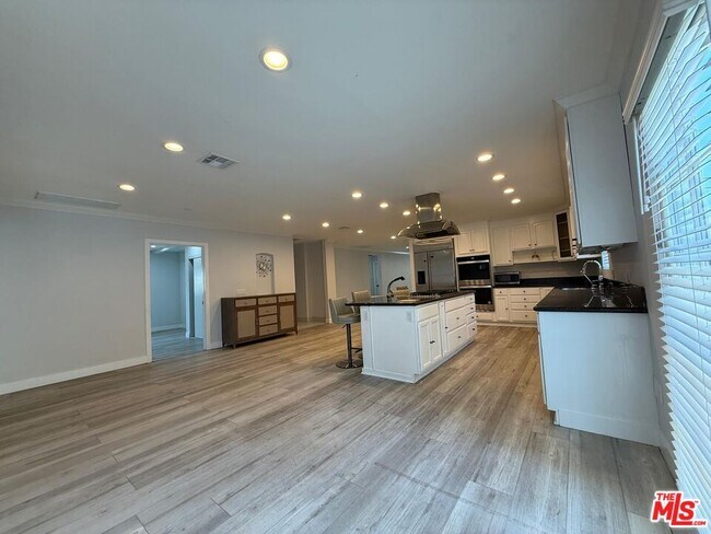 Foto del edificio - 14018 Calvert St