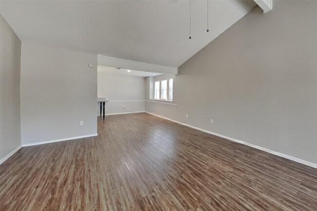 Building Photo - 22702 Market Square Ln