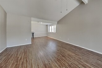 Building Photo - 22702 Market Square Ln