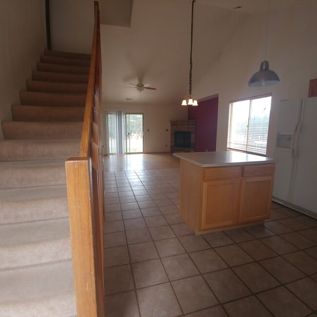 Building Photo - 1609 Columbine Village Dr