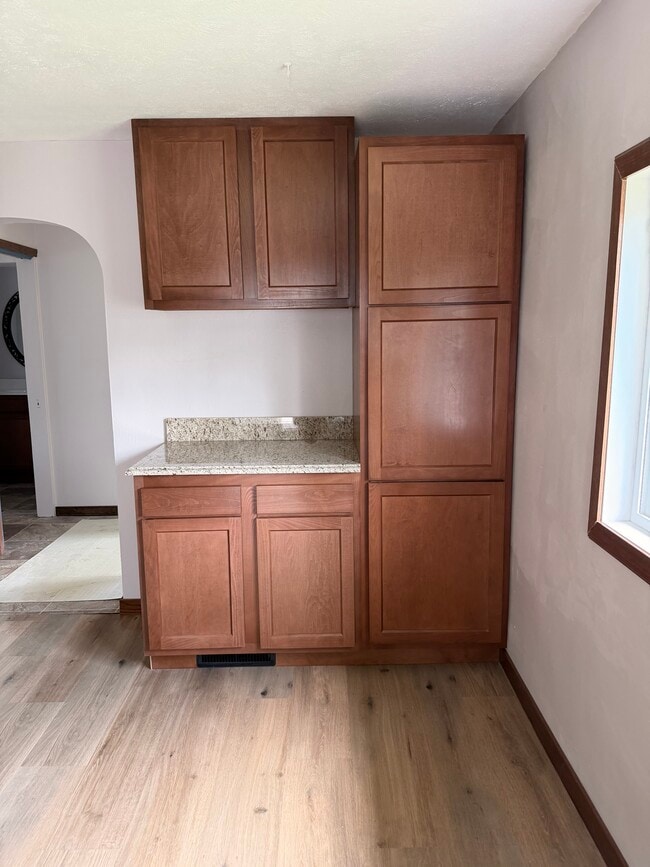 Building Photo - 533 E Mill St