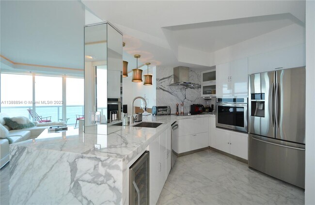 Foto del edificio - 9201 Collins Ave