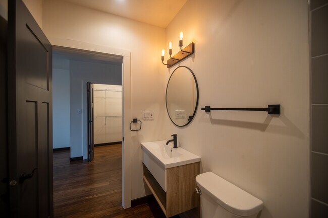 Foto del edificio - 2045 Calvert St