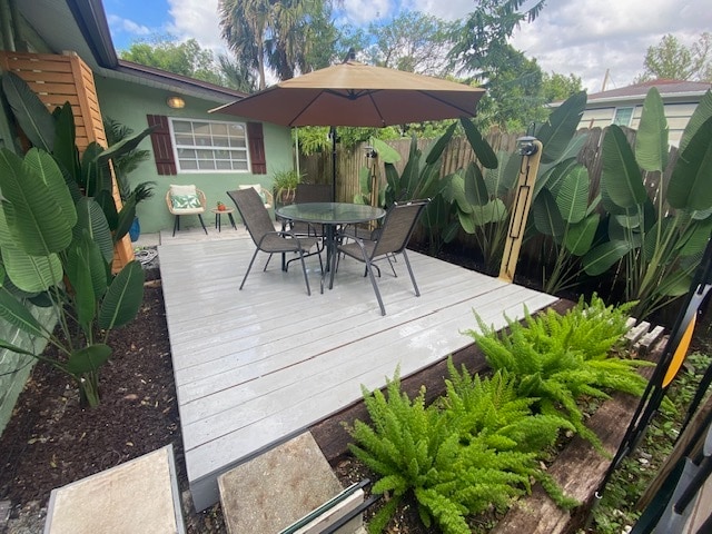 Área de cubierta - 2506 Formosa Ave