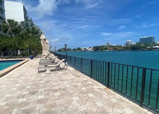 Building Photo - 10101 E Bay Harbor Dr
