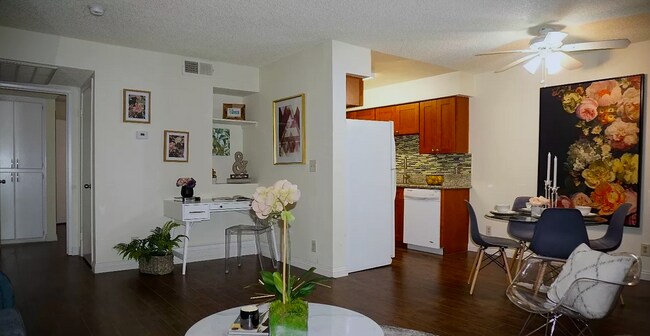 Building Photo - 315 S Harvard Blvd