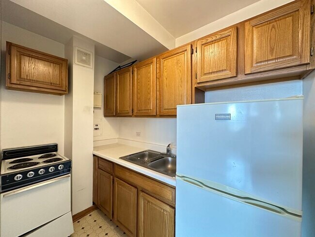 Foto del edificio - 4180 N Marine Dr