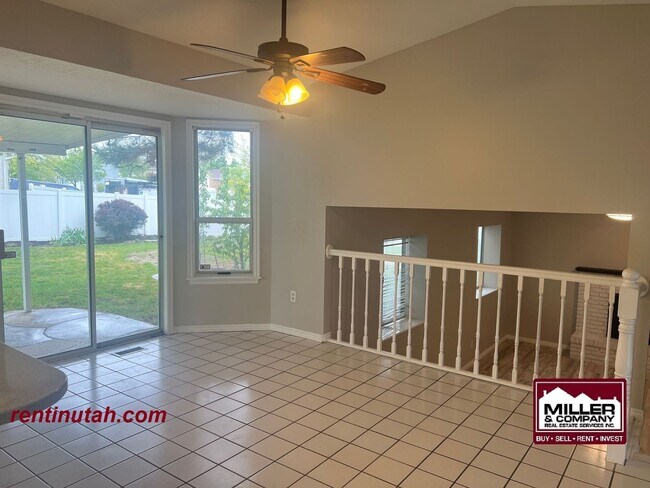 Building Photo - Beautiful newly remodeled home in Sandy Fo...